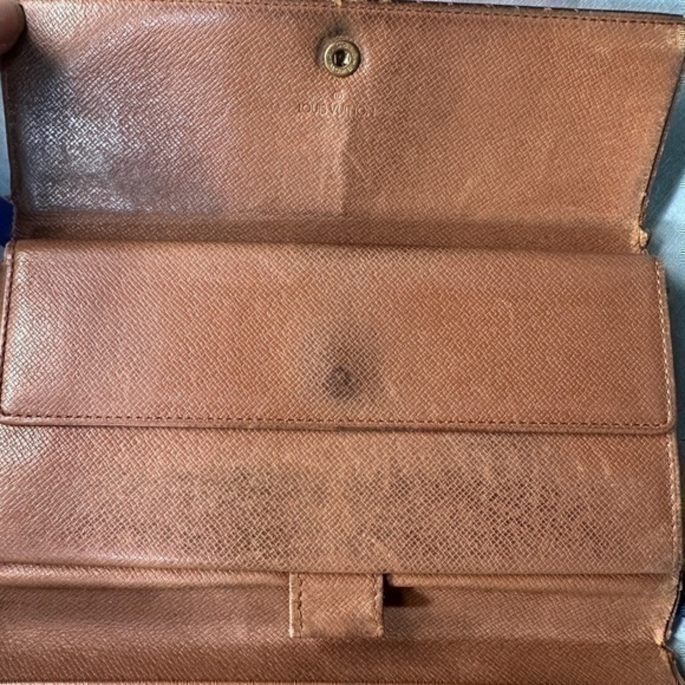 AUTHENTIC Louis Vuitton Epi International Wallet. Monogram canvas. - Picture 4 of 15